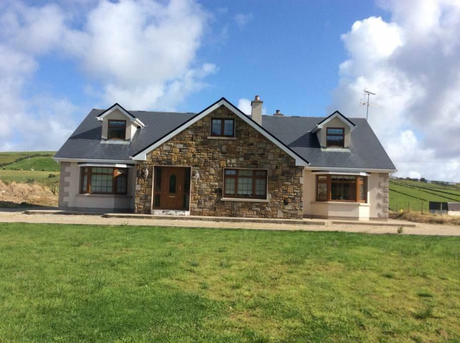 Beautiful Home On Lake Carrowmore Белмулет Екстериор снимка