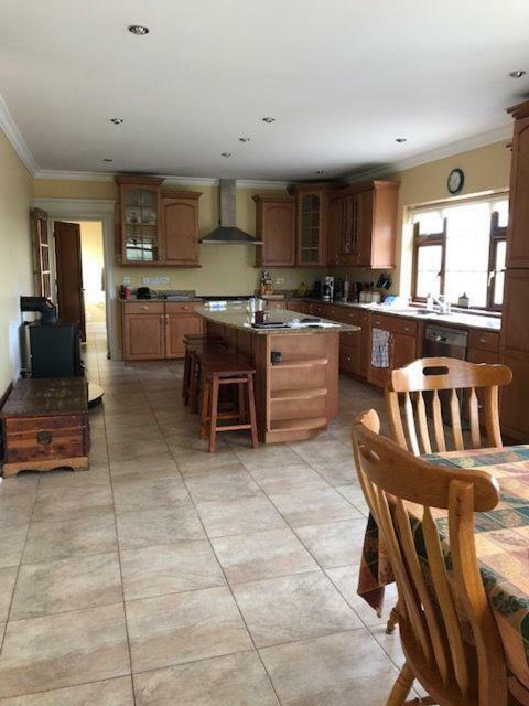 Beautiful Home On Lake Carrowmore Белмулет Екстериор снимка